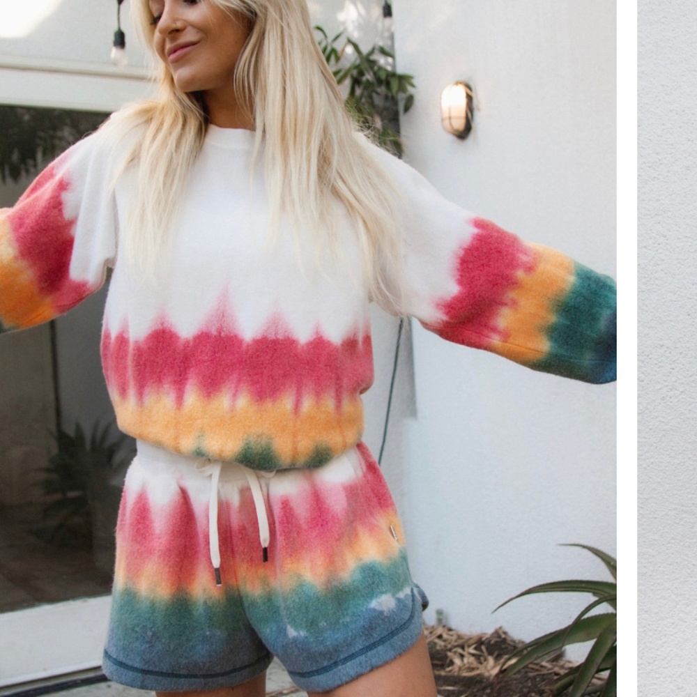 Feat BlanketBlend Crewneck + Shorts Set